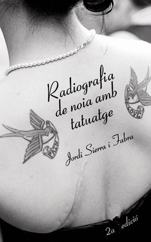 RADIOGRAFIA DE NOIA AMB TATUATGE